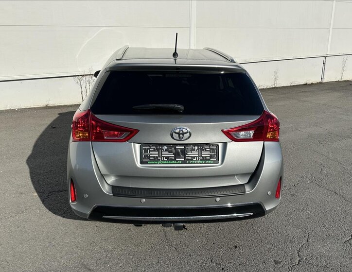 Toyota Auris Kombi 1,6 l 98 kw