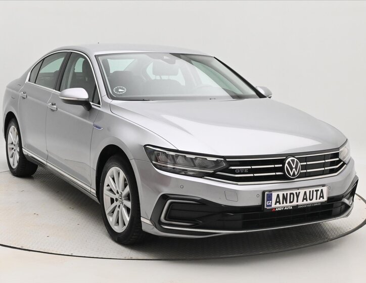 Volkswagen Passat Sedan / Limuzína 1,4 l 115 kw