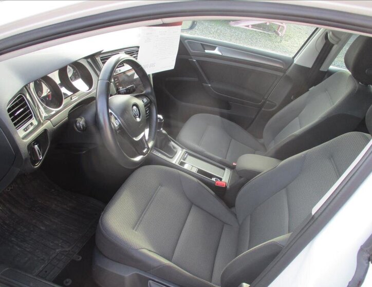 Volkswagen Golf Hatchback 999,0 63 kw