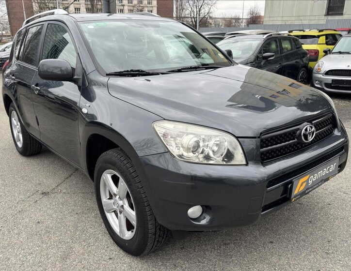 Toyota RAV4 SUV / Terénní 2,2 l 100 kw