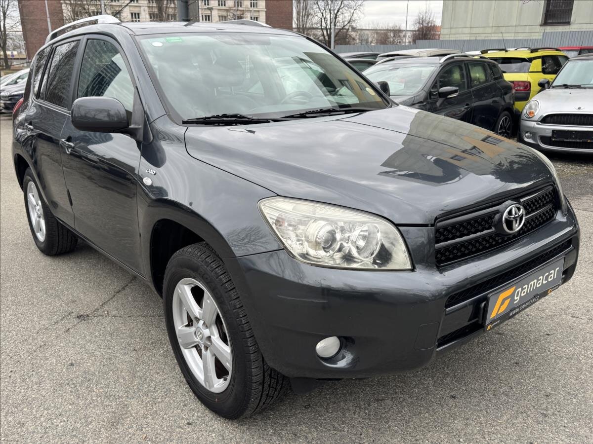 Toyota RAV4 SUV / Terénní 2,2 l 100 kw