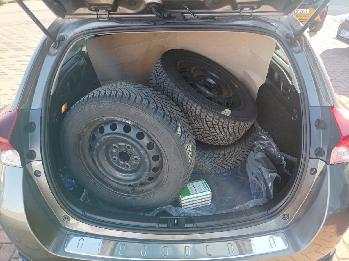 Toyota Auris Kombi 1,6 l 97 kw