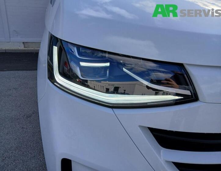 Volkswagen Caravelle 8