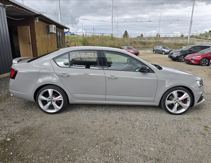 Škoda Octavia Sedan / Limuzína 2,0 l 135 kw
