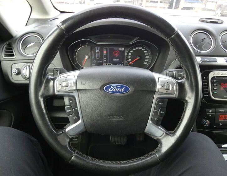 Ford Galaxy 29