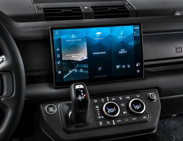 Land Rover Defender 17