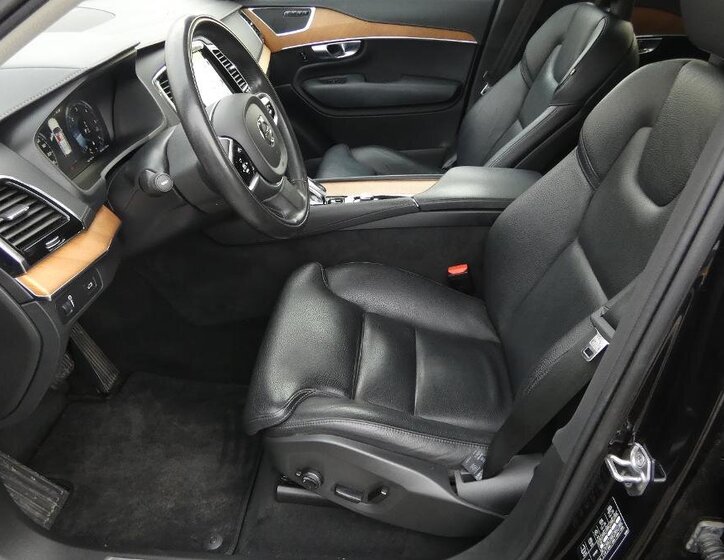 Volvo XC90 17