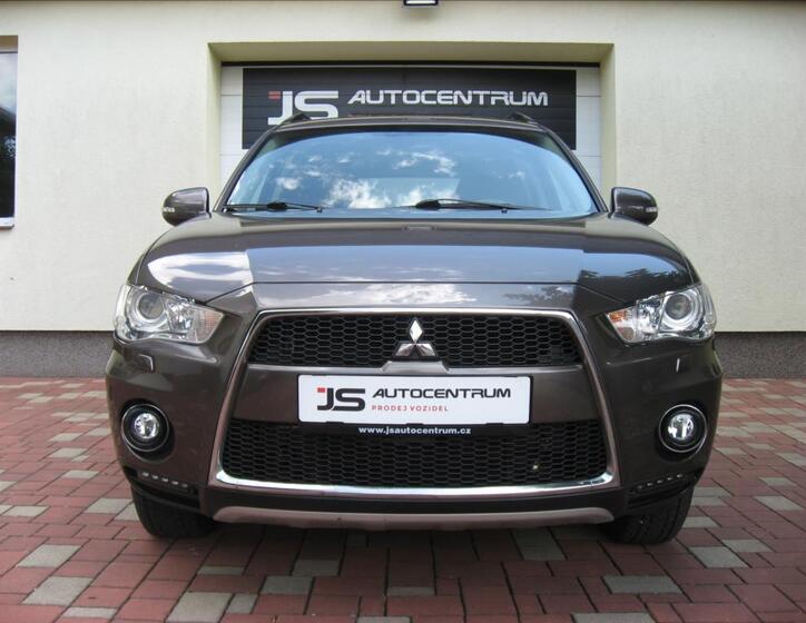 Mitsubishi Outlander 4