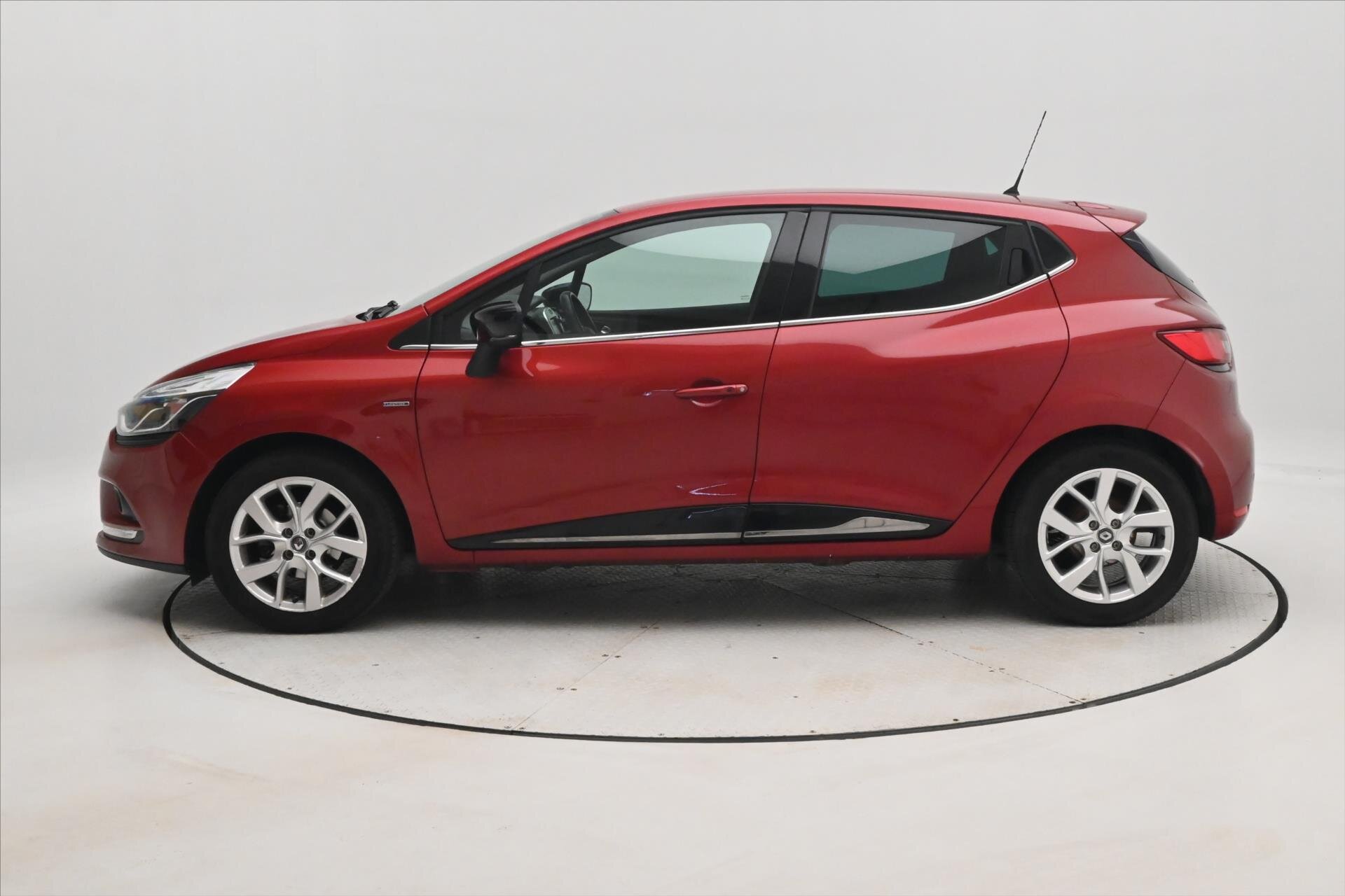 Renault Clio Hatchback 898,0 66 kw