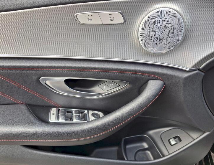 Mercedes-Benz Třídy E 33