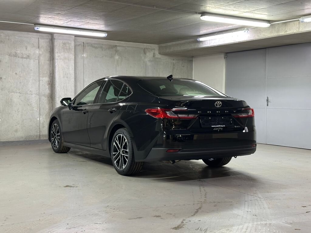 Toyota Camry Sedan / Limuzína 2,5 l 160 kw