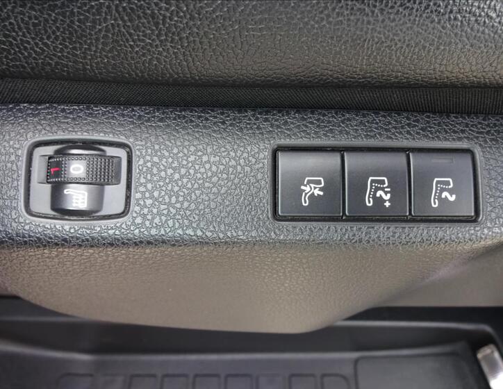 Peugeot Traveller 17