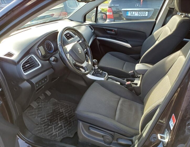 Suzuki SX4 S-Cross 10