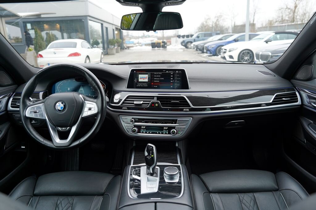 BMW Řada 7 Sedan 3,0 l 210 kw