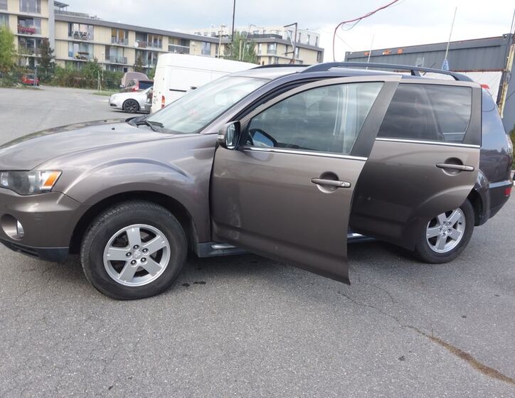 Mitsubishi Outlander 13