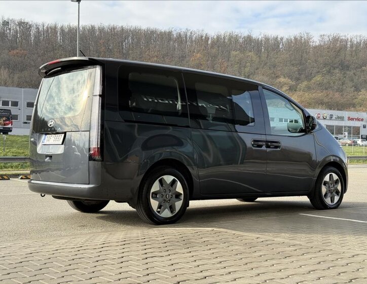 Hyundai Staria 3