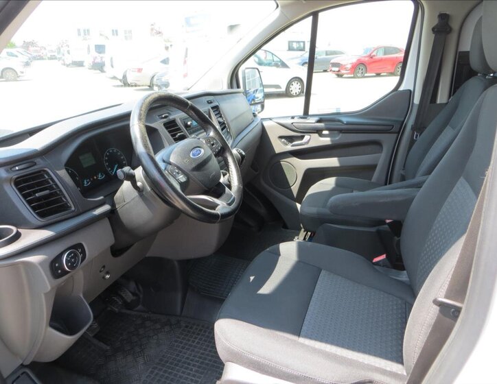 Ford Transit Custom 12