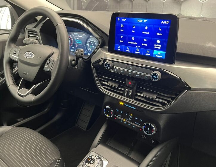 Ford Kuga SUV / Terénní 2,5 l 140 kw
