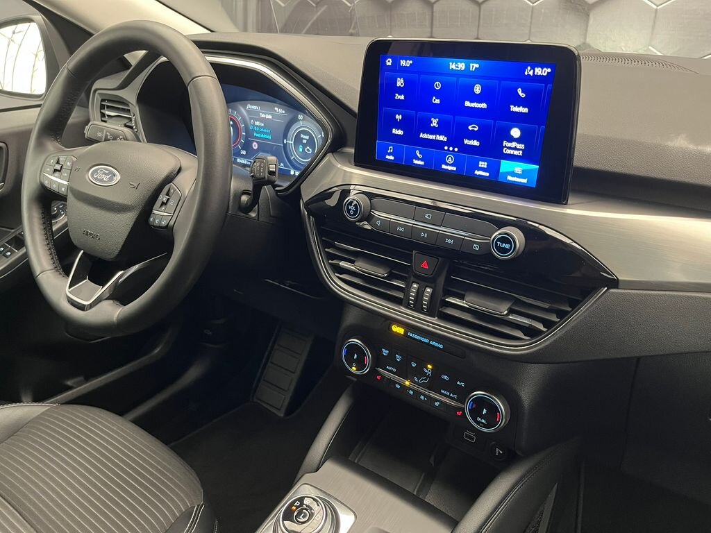 Ford Kuga SUV / Terénní 2,5 l 140 kw