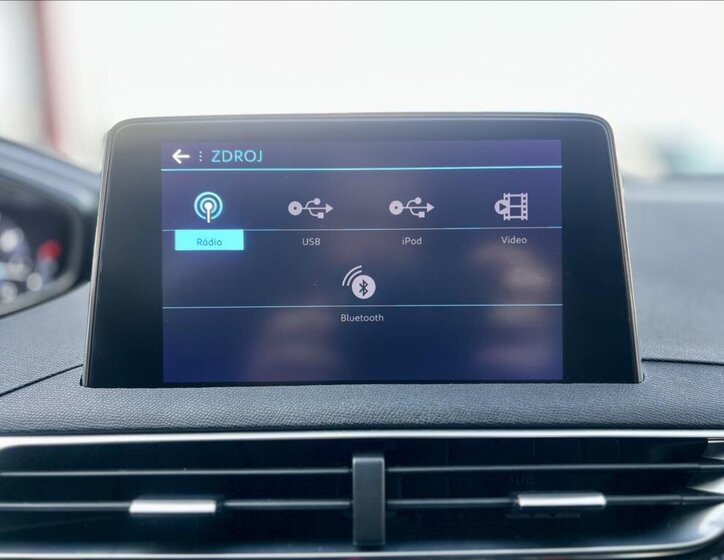 Peugeot 3008 SUV 1,2 l 96 kw