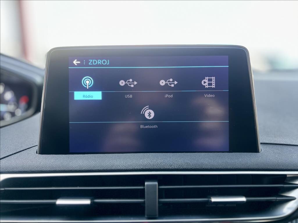 Peugeot 3008 SUV 1,2 l 96 kw