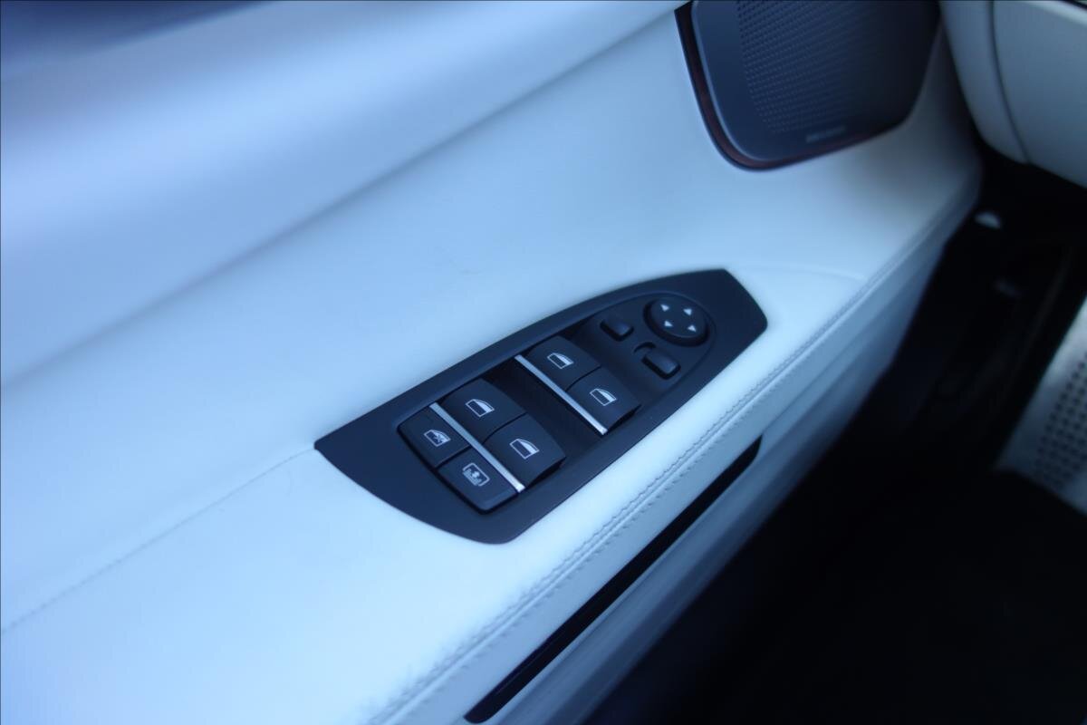 BMW Řada 7 Sedan 4,4 l 330 kw