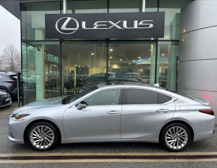 Lexus ES 300h Sedan / Limuzína 2,5 l 160 kw