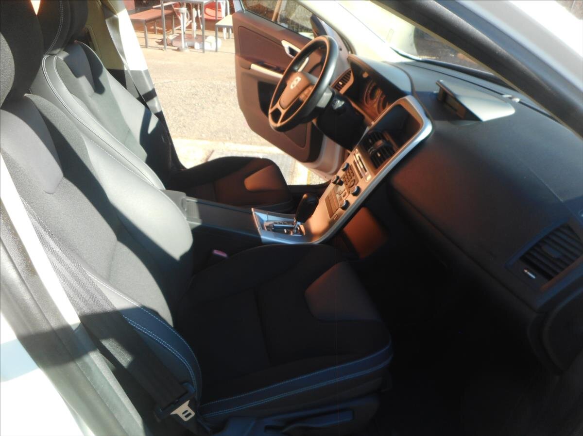 Volvo XC60 SUV 2,4 l 120 kw