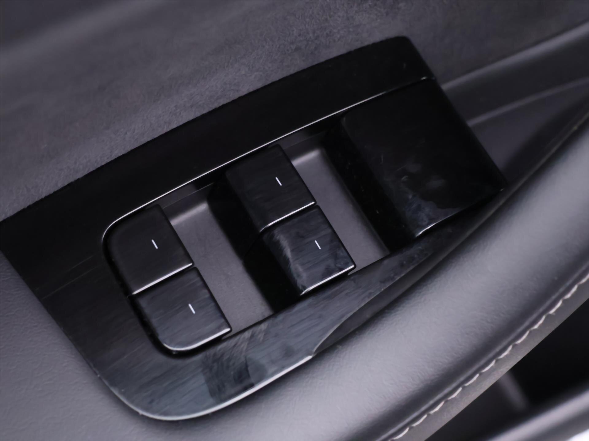 Tesla Model 3 Sedan 0,0 239 kw