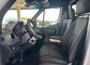Mercedes-Benz Sprinter 11