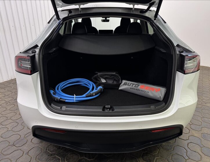 Tesla Model Y 29