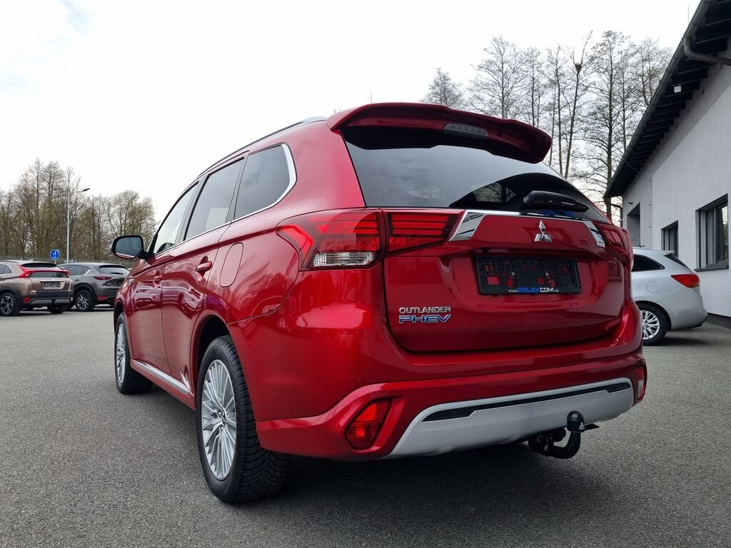 Mitsubishi Outlander SUV / Terénní 2,4 l 165 kw