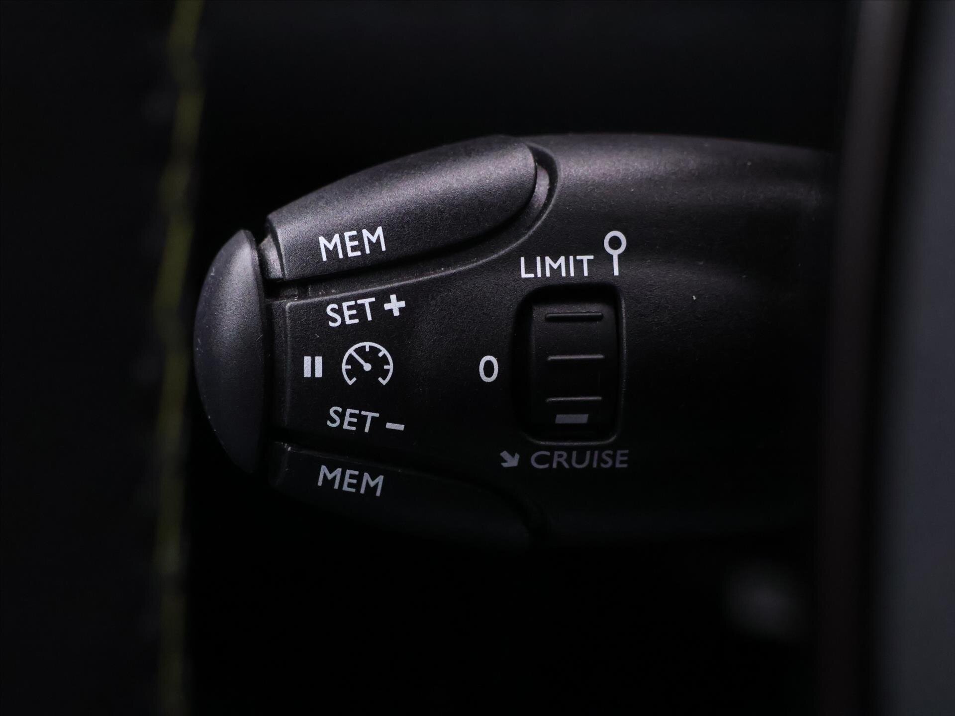 Peugeot 2008 SUV 1,2 l 96 kw