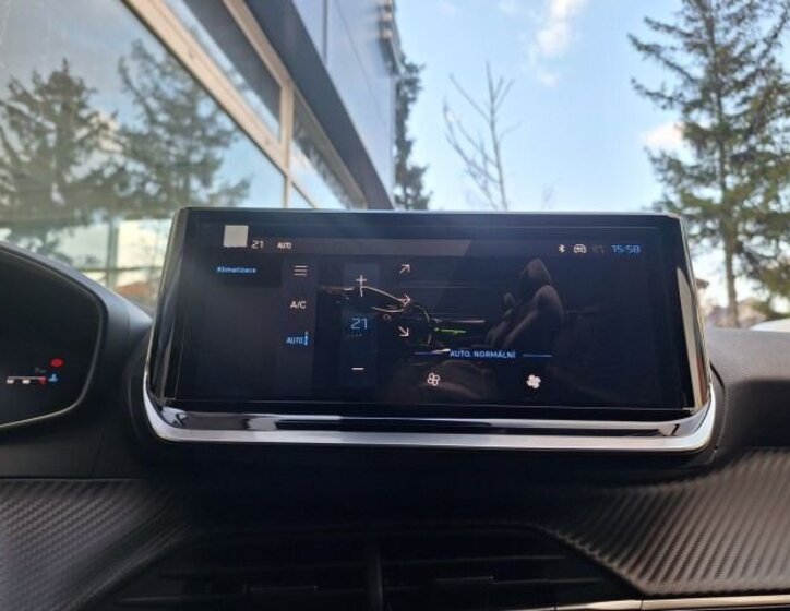 Peugeot 208 Hatchback 1,2 l 74 kw