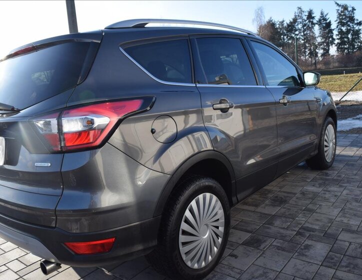 Ford Kuga SUV 1,5 l 88 kw
