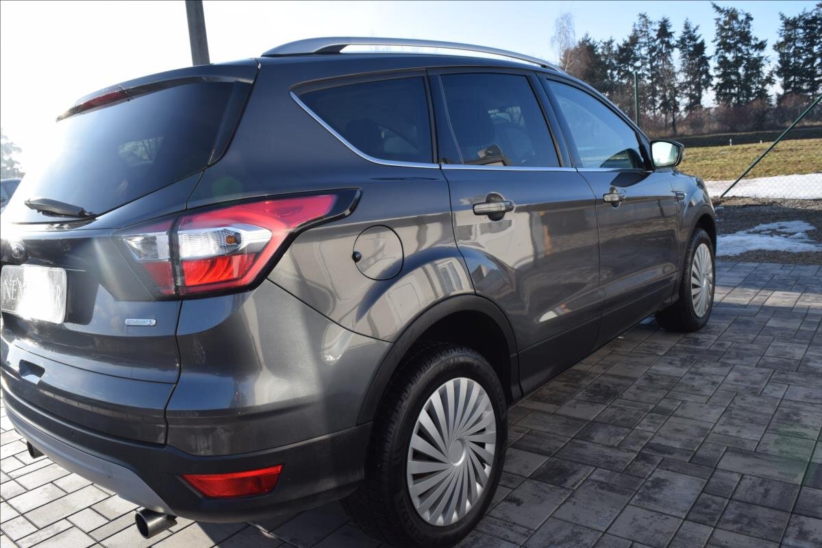 Ford Kuga SUV 1,5 l 88 kw