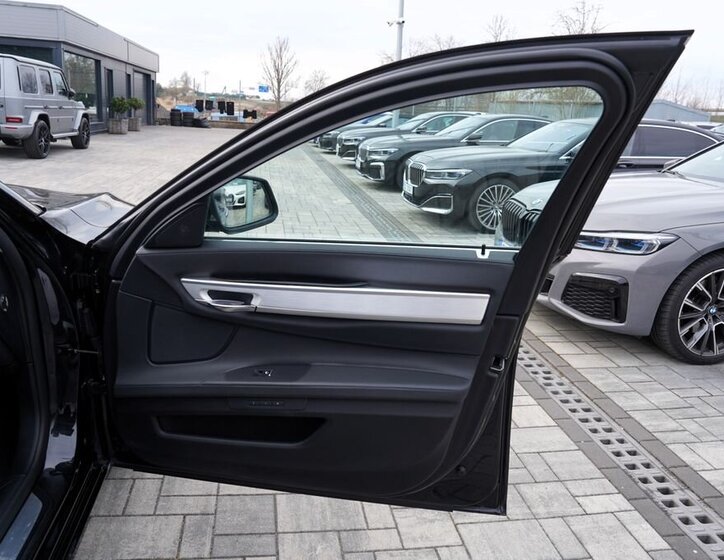 BMW Řada 7 Sedan / Limuzína 3,0 l 180 kw