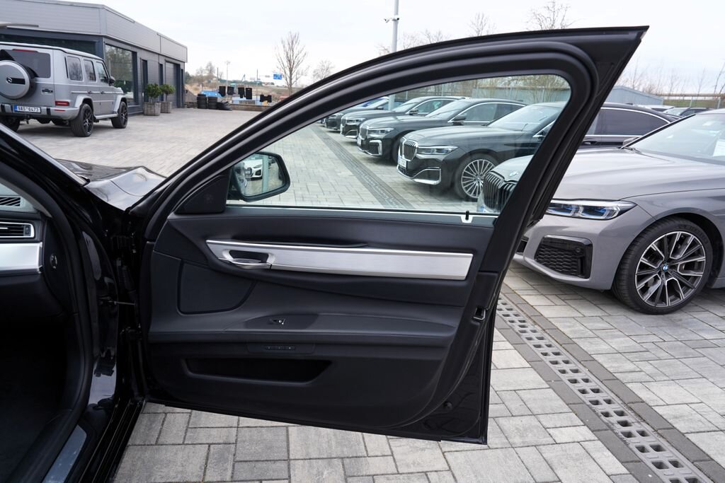 BMW Řada 7 Sedan / Limuzína 3,0 l 180 kw