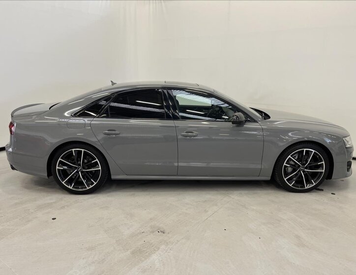 Audi S8 Sedan / Limuzína 4,0 l 445 kw
