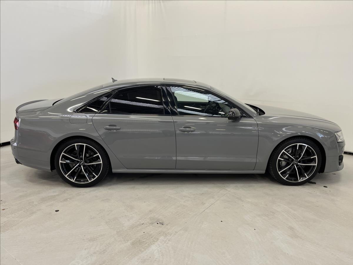 Audi S8 Sedan / Limuzína 4,0 l 445 kw