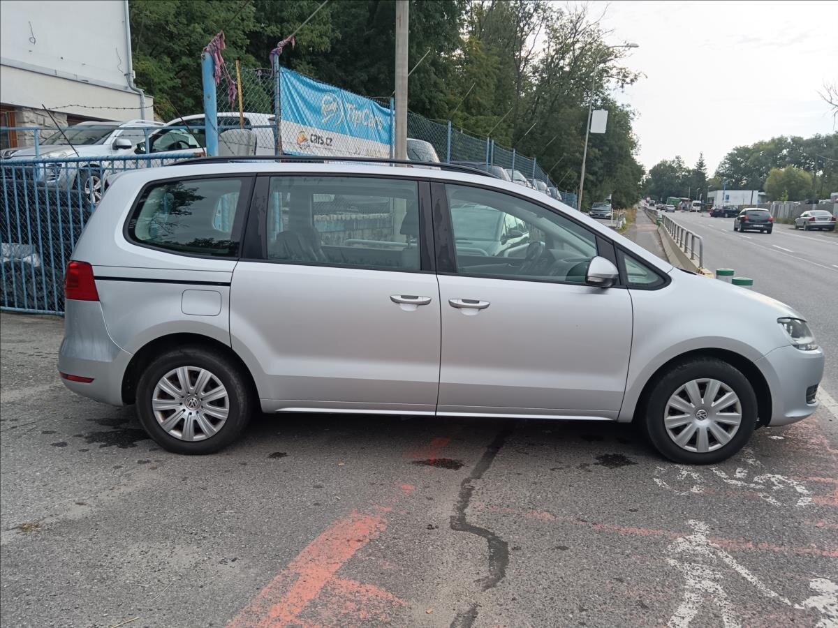 Volkswagen Sharan Kombi 2,0 l 103 kw