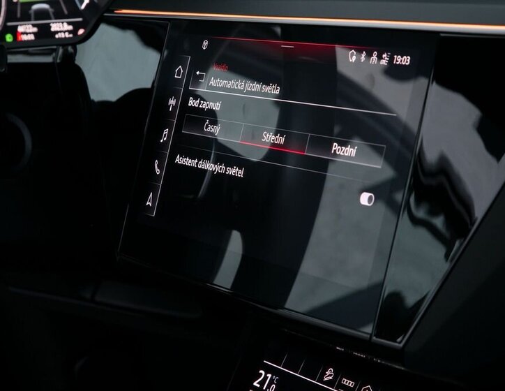 Audi e-tron SUV / Terénní 0,0 300 kw