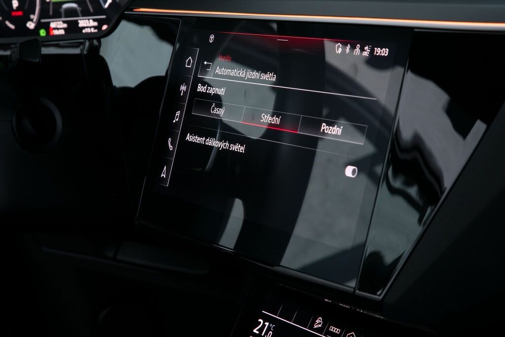 Audi e-tron SUV / Terénní 0,0 300 kw