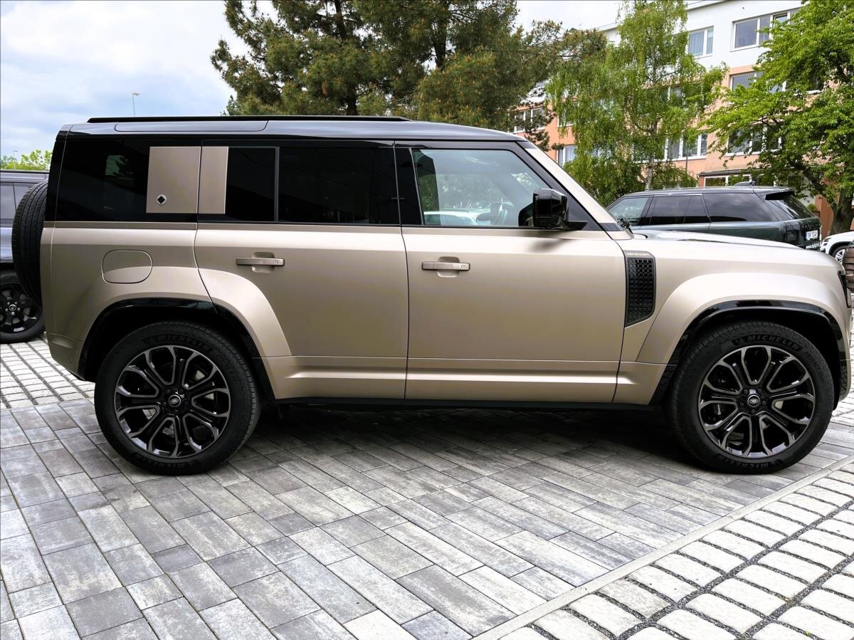 Land Rover Defender SUV / Terénní 4,4 l 467 kw