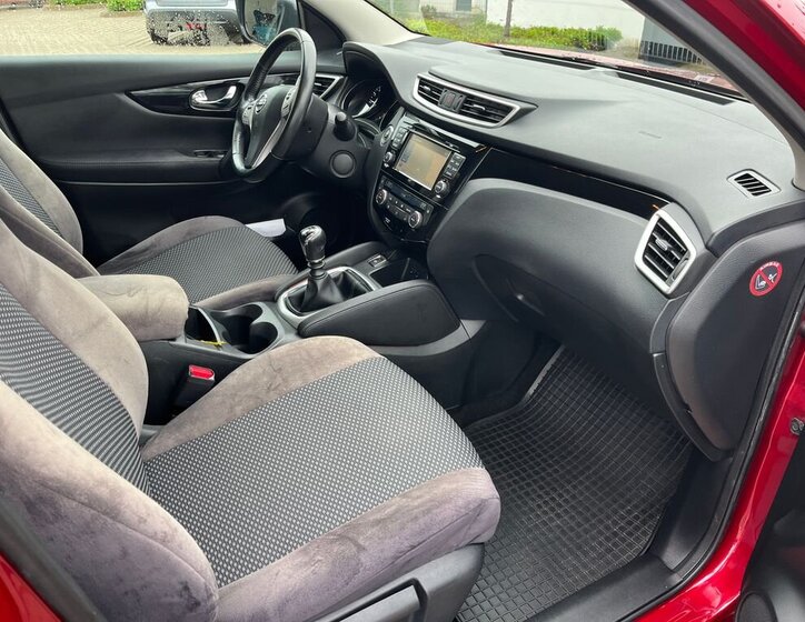 Nissan Qashqai SUV / Terénní 1,6 l 120 kw