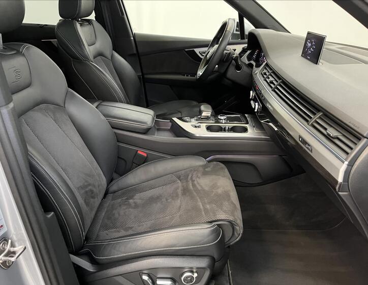 Audi Q7 24