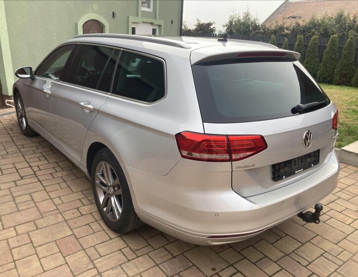 Volkswagen Passat Kombi 1,4 l 110 kw