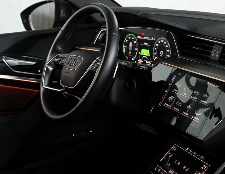 Audi e-tron SUV / Terénní 0,0 300 kw