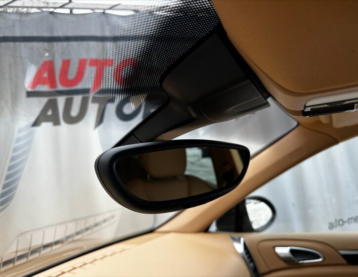 Porsche Cayenne Kombi 4,8 l 294 kw