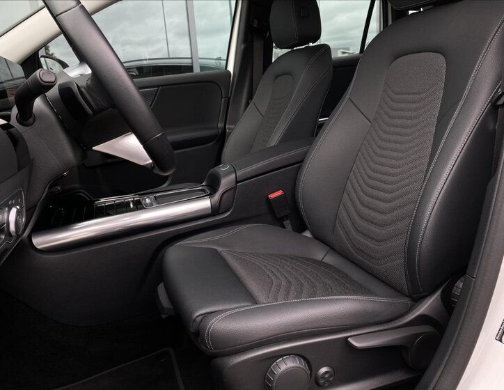 Mercedes-Benz GLA 10